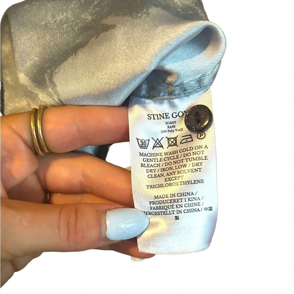 STINE GOYA Navy and Blue Patterned silky Blouse EUC large - Picture 11 of 12